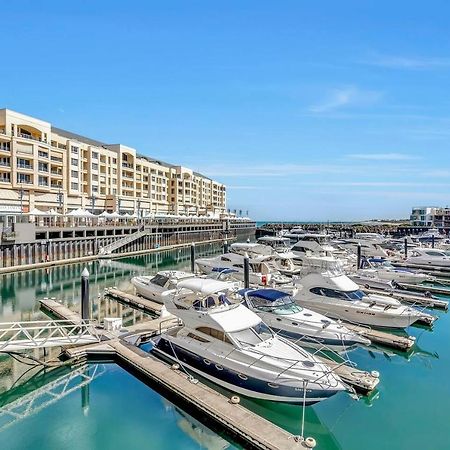Waterfront Resort-Style Living At Glenelg Beach Adelaide Kültér fotó