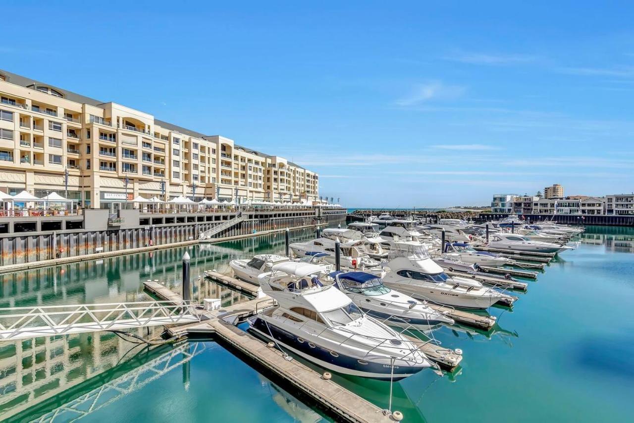 Waterfront Resort-Style Living At Glenelg Beach Adelaide Kültér fotó
