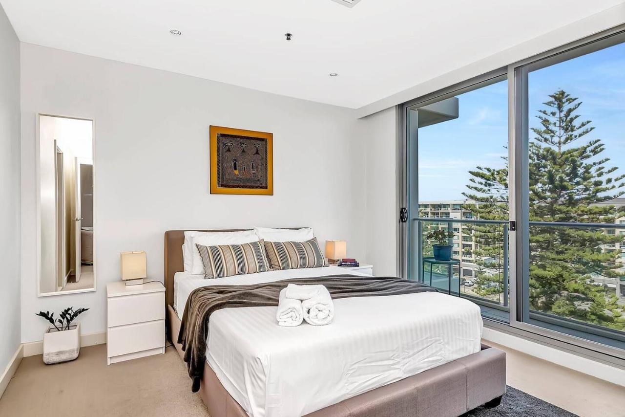 Waterfront Resort-Style Living At Glenelg Beach Adelaide Kültér fotó